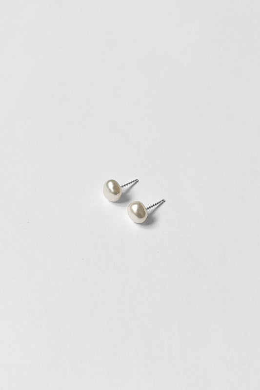 Irregularly shaped freshwater pearl studs. A little different from your average pearl stud. 7mm pearls are the perfect size without being too small or large.&nbsp;