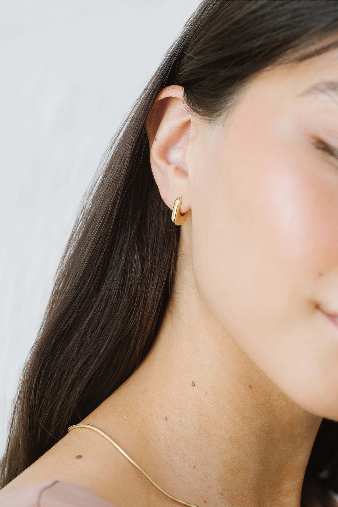 An everyday statement earring that hugs the ear perfectly. Looks great on it's own or layered with other earrings.
 Handcast in sterling silver or gold vermeil by Kara Yoo.