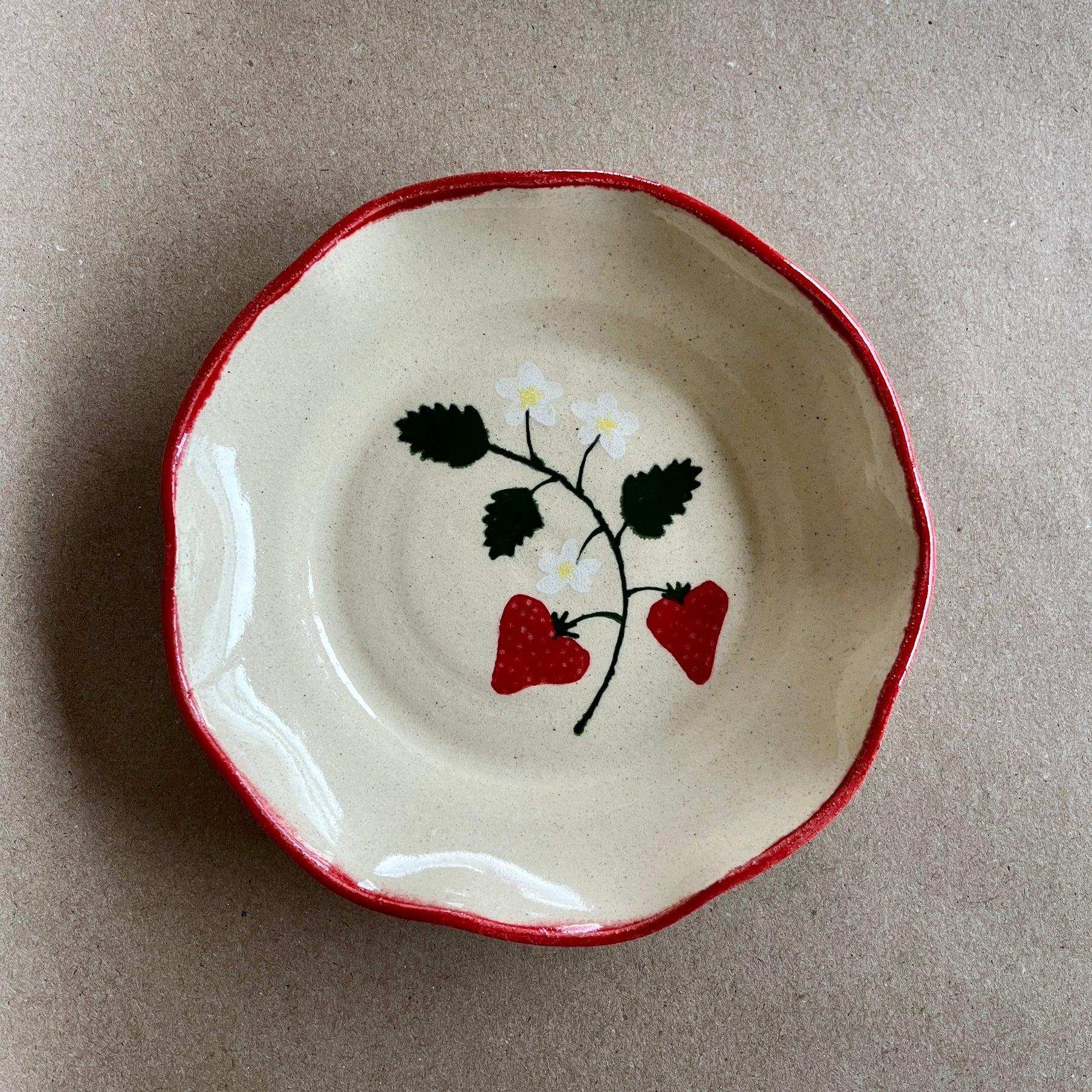 A hand-painted side plate designed for your spring and summer gatherings. The perfect for your side dishes and appetizers. Wheel-thrown white clay with clear glaze.