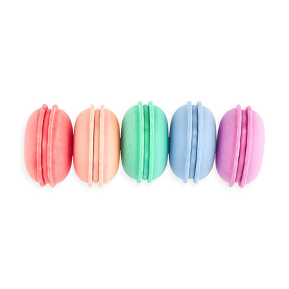 Erase mistakes in style with macaron erasers. This set of 5 scented erasers look like the famous French pastry and smell like sweet vanilla.