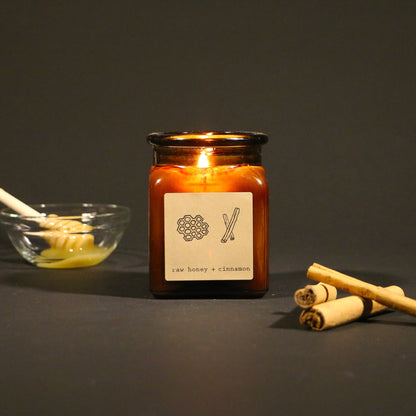 Moonrise candle co / Melt into the bright scent of honey with a kick of clove and cinnamon. 