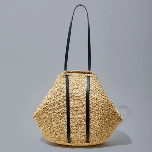 indego africa / The Keza Braided Raffia Carryall is made from raffia fibers that have been braided together to create a durable, fun carryall for all of your essentials! Handmade in Rwanda.