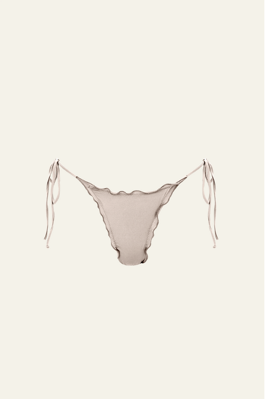 The Melting Bottom features a ruched back with delicate ruffle detail on the sides. This bottom features a cheeky coverage and adjustable side ties for a perfect fit. 88% Recycled Polyamide | 12% Elastane | OKEO TEX Standard - Designed & crafted in Barcelona, Spain.