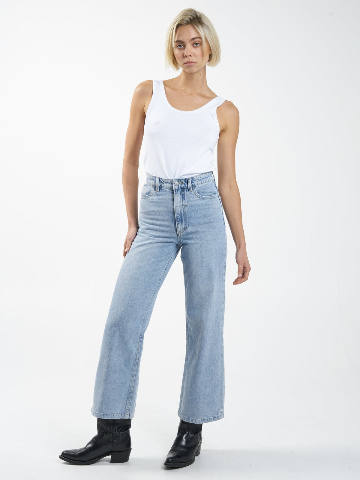 The Holly Jean is a super flattering, easy wear with a high waist, and wide legs. A basic staple for any wardrobe! Made with 100% Organic Cotton and design in Byron Bay, Australia.