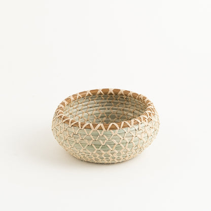 Expertly handwoven of pajón, a native grass in Guatemala and trimmed with a pine needle accent, the Yesica Basket is just the right size to keep your desk or counter organized. Named for Yesica, the artisan partner in Sololá who designed this sweet basket.