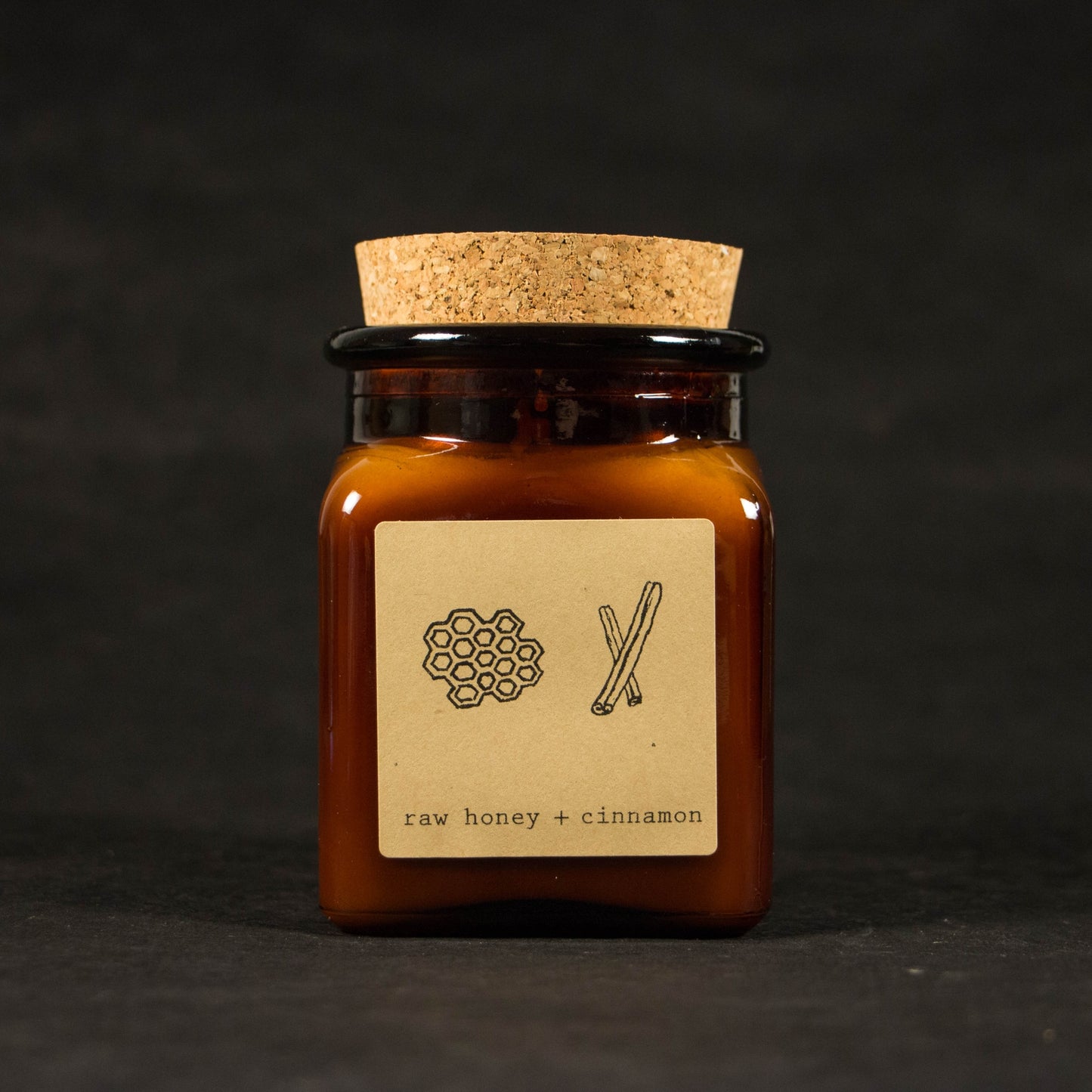 Moonrise candle co / Melt into the bright scent of honey with a kick of clove and cinnamon. 