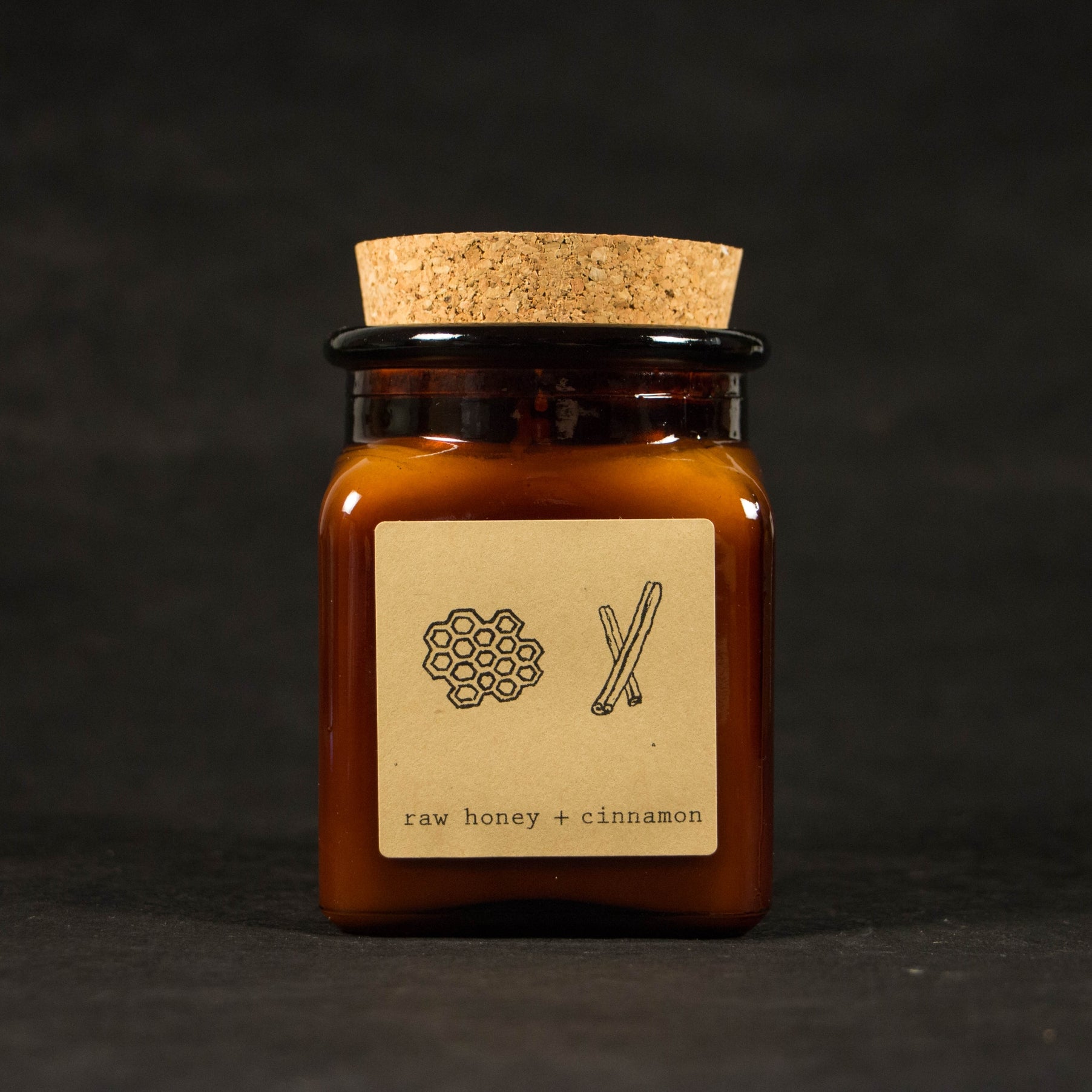 Moonrise candle co / Melt into the bright scent of honey with a kick of clove and cinnamon. 