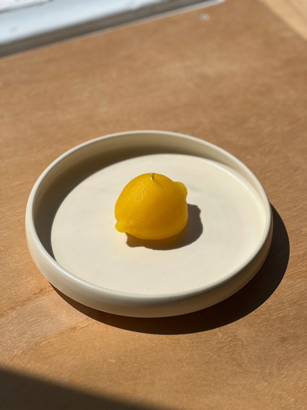 A fun hand poured lemon candle made of 100% pure beeswax.