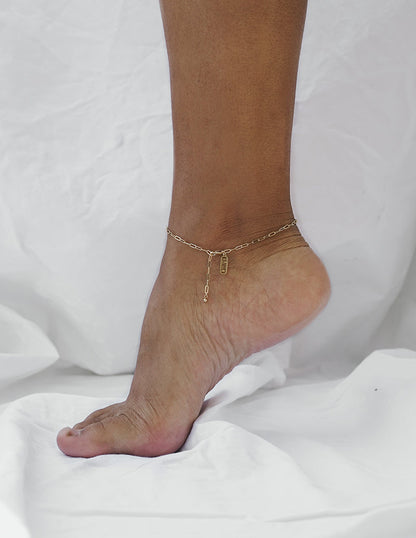 Sometimes all you need is a great little anklet to add a little shine and complete your look. Introducing the Solo anklet! -