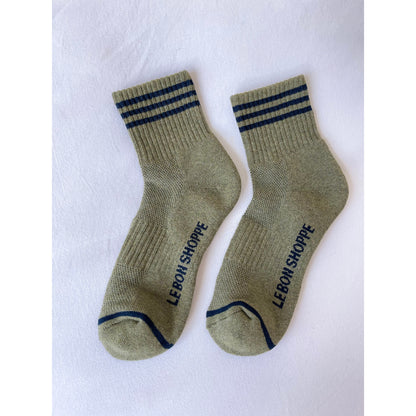 Soft and cozy cotton socks, the girlfriend socks are the crew version of le bon shoppe's boyfriend socks. Sold at thread spun.